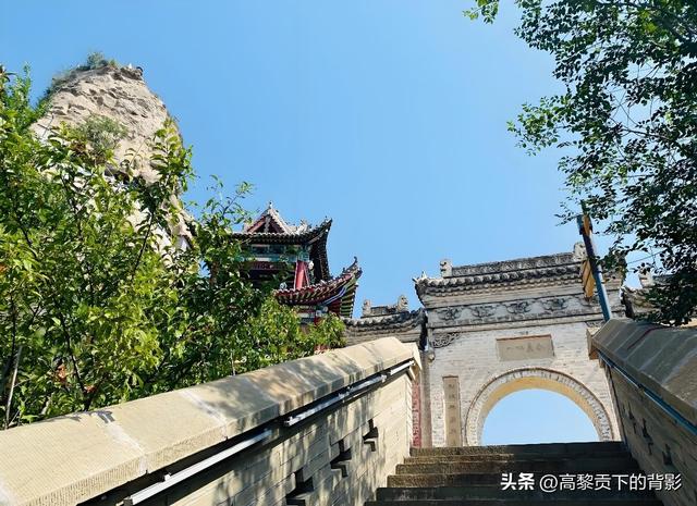 神木二郎山游记：驼峰峭壁寻古庙，一笔架起天地间