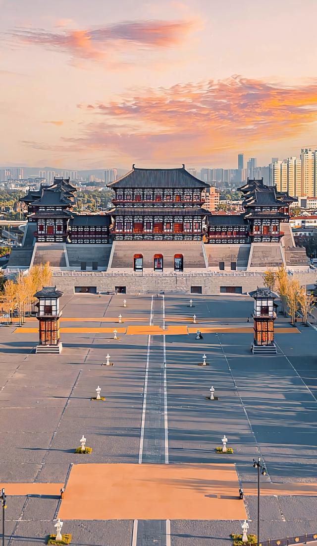 西安没想到	，南京也没想到，如今的中国洛阳，已成为全国焦点