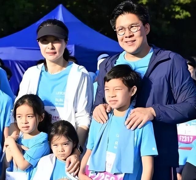 郭晶晶也没想到，79岁公公霍震霆再破天花板，让整个豪门圈沉默了