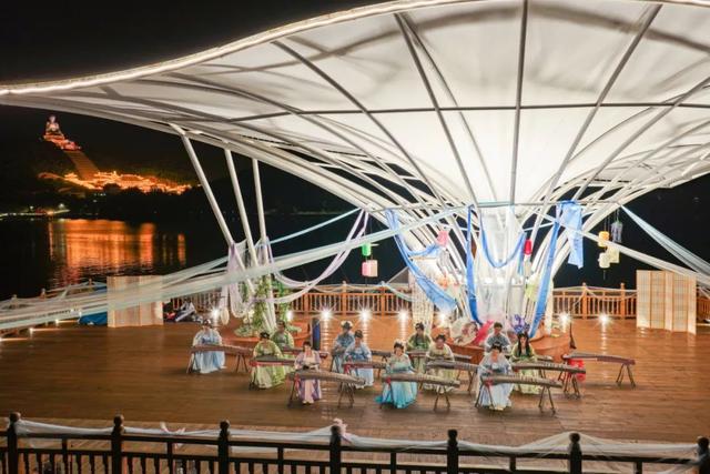 8月1日六鼎山莲花会夜游盛宴——光影与狂欢交织的沉浸式体验​