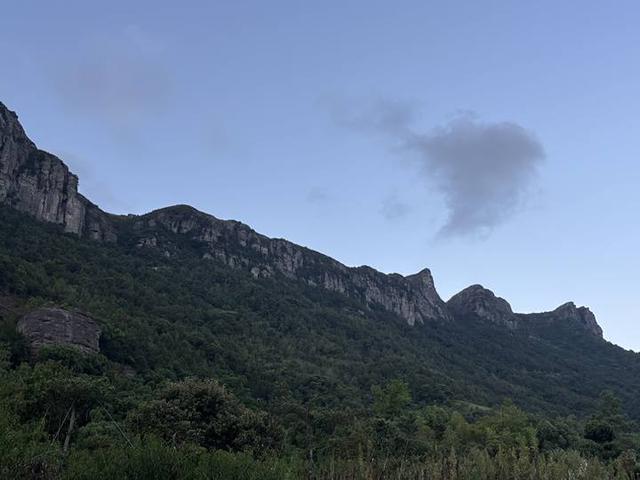从298.8平方公里增至462.8平方公里，新增6处地质遗迹10处人文景观，雁荡山世界地质公园“扩容”