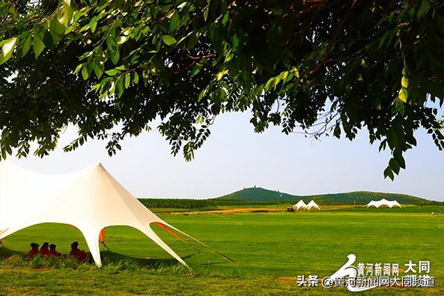 火山脚下成露营新热点 一树一景成文旅新亮点