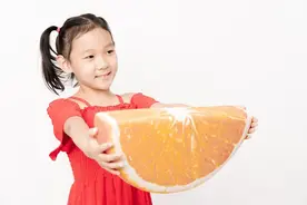 橙子很好，但不建议这样给孩子吃，尤其1岁以内图片