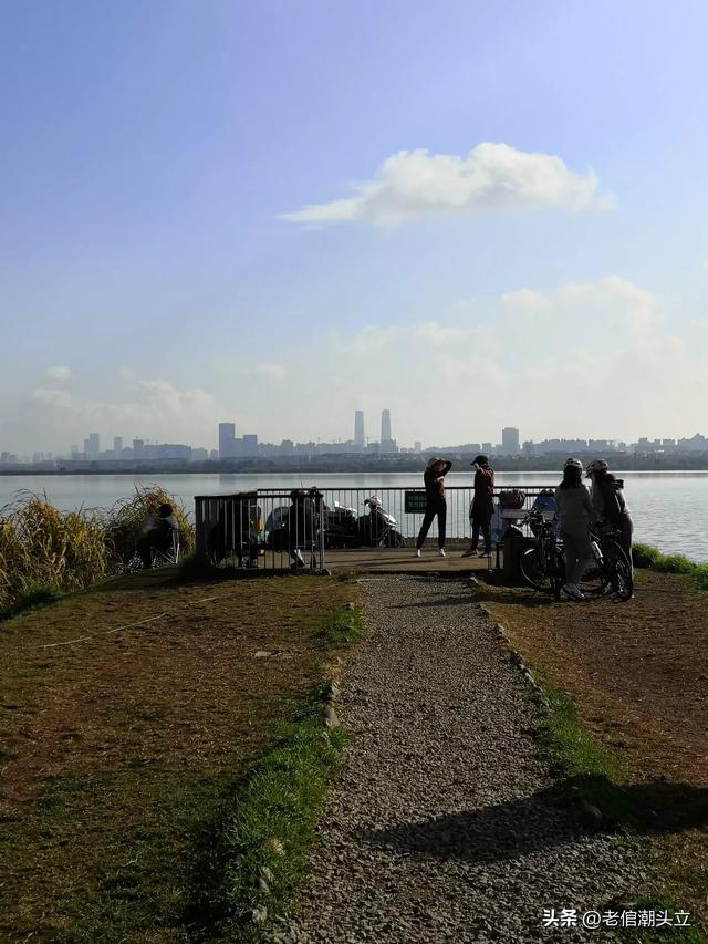 冬天的早上 晒着太阳从大观楼徒步到西山茶马花街 是什么样的感受？