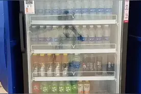 “太神奇了！哪来的电？”株洲小伙在内蒙古沙漠里发现自动售水机，买了两瓶可乐12块图片