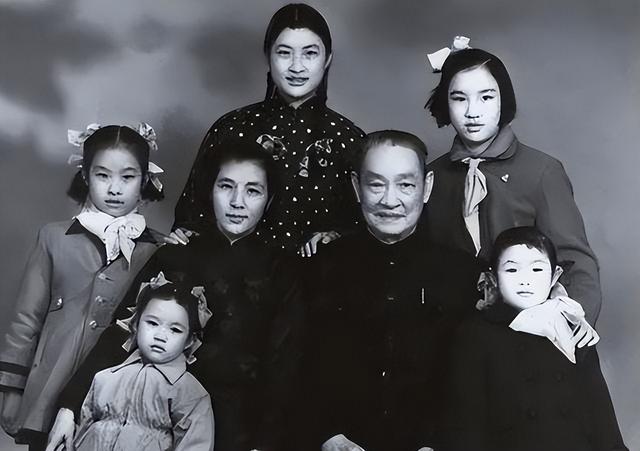 他官至副国级，56岁迎娶17岁娇妻，怀孕了16次，儿子也官至高位