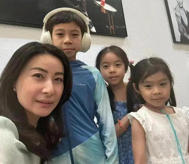 摊牌了！结婚13年	，郭晶晶再次迎来喜讯，原来霍震霆当年没说错