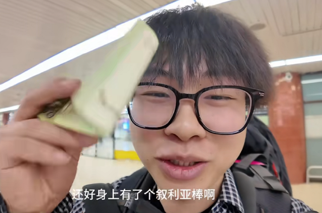 中国小伙勇闯孟加，刚下机场直接崩溃，落地第一件事就是“坐牢”