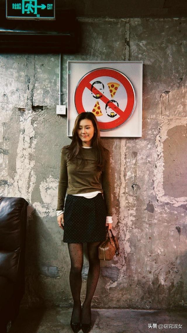 游泳冠军刘湘穿黑丝风情万种!既有赛场英姿飒爽 又有邻家女孩甜美