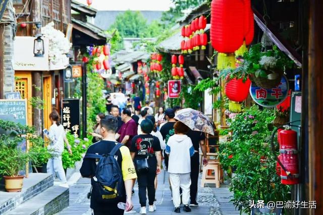 都江堰：千年古堰，如何“浇灌”出四川最富县级市？