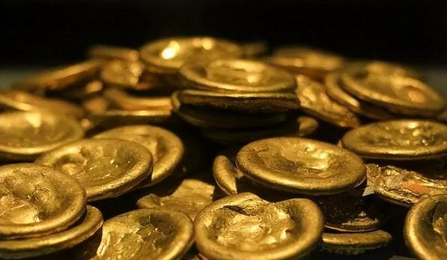 黄金接连暴涨	，一年涨超 40% 引市场沸腾，背后到底是机遇还是陷阱