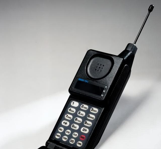 从大哥大长天线，到iPhone天线门！手机天线17年进化史