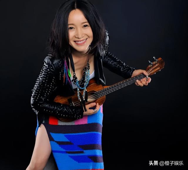 她连上5次春晚，私下却和恩师同居怀孕被骗流产，今57岁依然单身