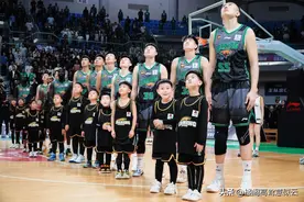 杨鸣对喷外援，CBA火爆冲突不断！弗格暖心一幕 王岚嵚首秀神仙球图片