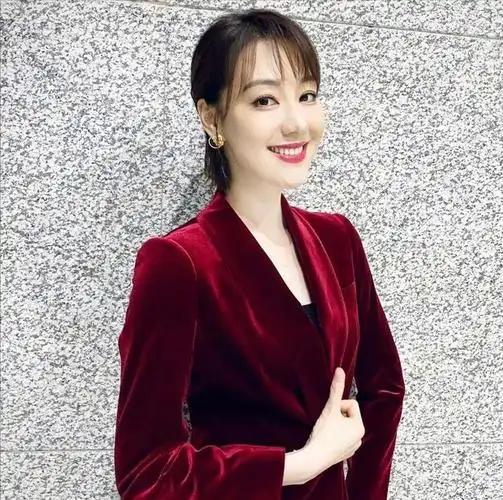 讨好大佬，陪睡上位，遭央视“开除”，她身上的谣言为何这么离谱