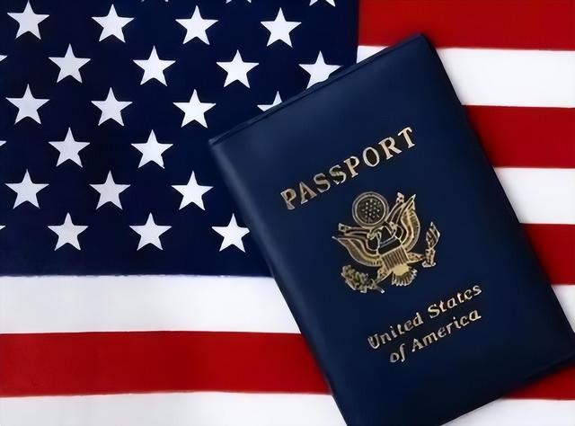 一家子全是美籍，却还在国内“捞金”，年赚4亿，账上还存有130亿