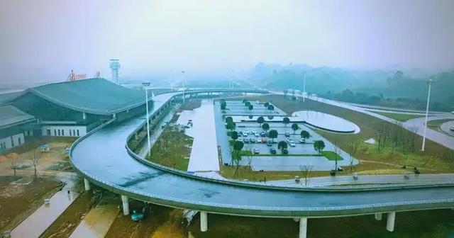 双面乐山:一座文化旅游和先进工业交相辉映的城市