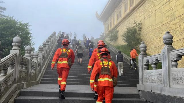 靠前驻防丨前置力量全域守护 织密景区安全防线
