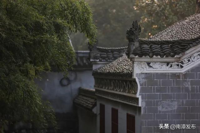别辜负这场雨！即刻出发City Walk~