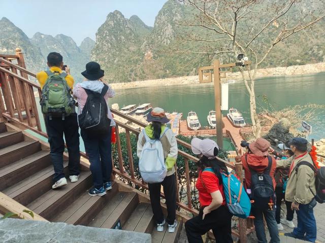 【网络中国节·春节】好山好水年味浓！兴义万峰湖成为游客向往的“诗和远方”