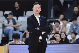 刘维伟复出!被妻子爆出轨后告病不敢去浙江客场,回主场重返教练席图片