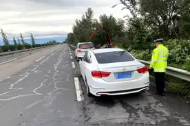 高速变道需谨慎 酿成事故要担责 | 覆车之鉴图片