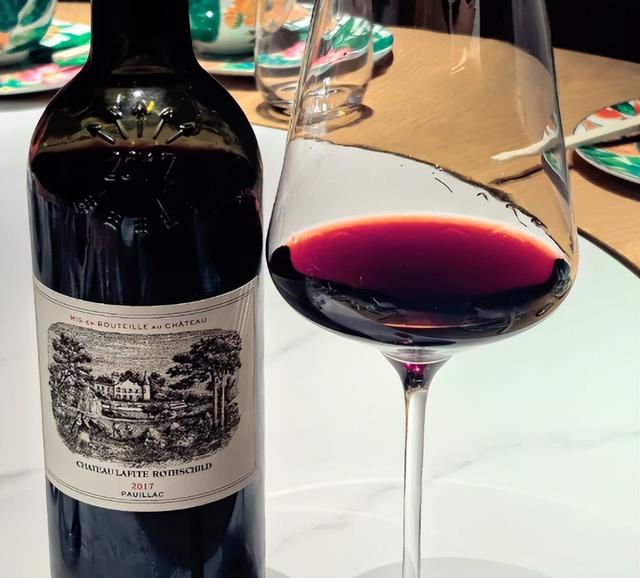 红酒过期了还能喝吗？酿酒师傅给出答案，看完涨知识了