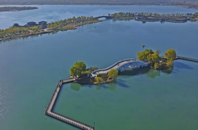 西安七夕公园:水韵织就初冬美景