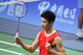 0-2，羽毛球亚锦赛最新战报，李诗沣惨败乔纳坦，男单无缘夺冠图片