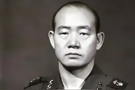 全小将（全斗焕）往事：卡卡说的对，带兵占领首尔比考试容易得多图片