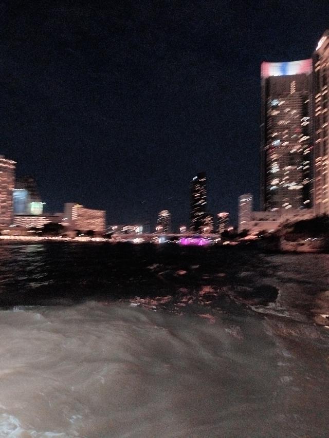 湄南河的夜，是流动的星光