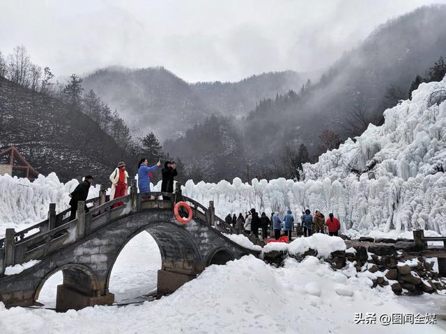 冬日江山美如画 秦岭冰瀑醉游人