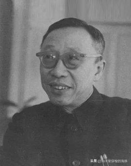 原来溥仪回到故宫时买了票，发现了自己藏在椅子底下的宝贝