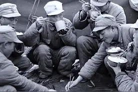 八路军的大生产有多厉害？八路军会餐吃肉，饿肚子的鬼子很崩溃图片