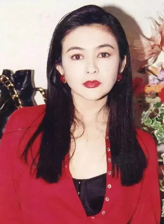 王晶评港圈四大美人：青霞男相，嘉欣没肉，祖贤腿丑，她最完美