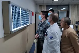 军医和普通医生，有哪些不同？为何军医称为“兽医”？图片