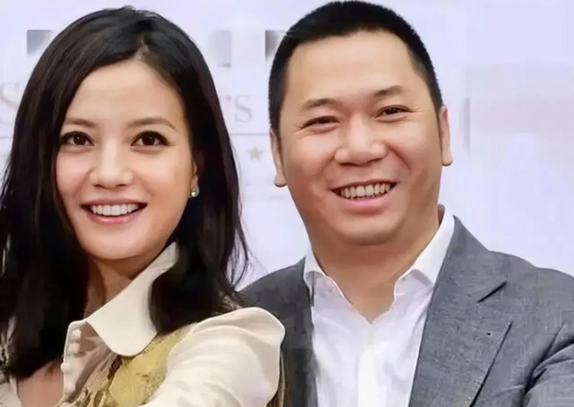 拔出萝卜带出泥！49岁赵薇近况被曝，原来圈内封杀只是冰山一角