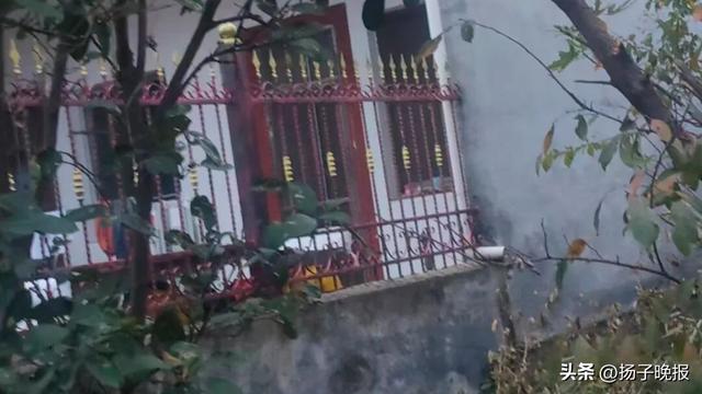 因屋檐滴水之争，62岁男子追杀邻居3口致1死1伤，案件择期宣判	，被害人姐姐：持刀折回，铁了心要杀掉我爸妈