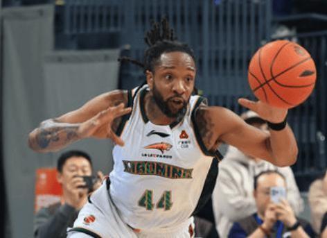 CBA排名乱套了！北京四连胜稳居第一，辽宁险胜排第二，黑马第五