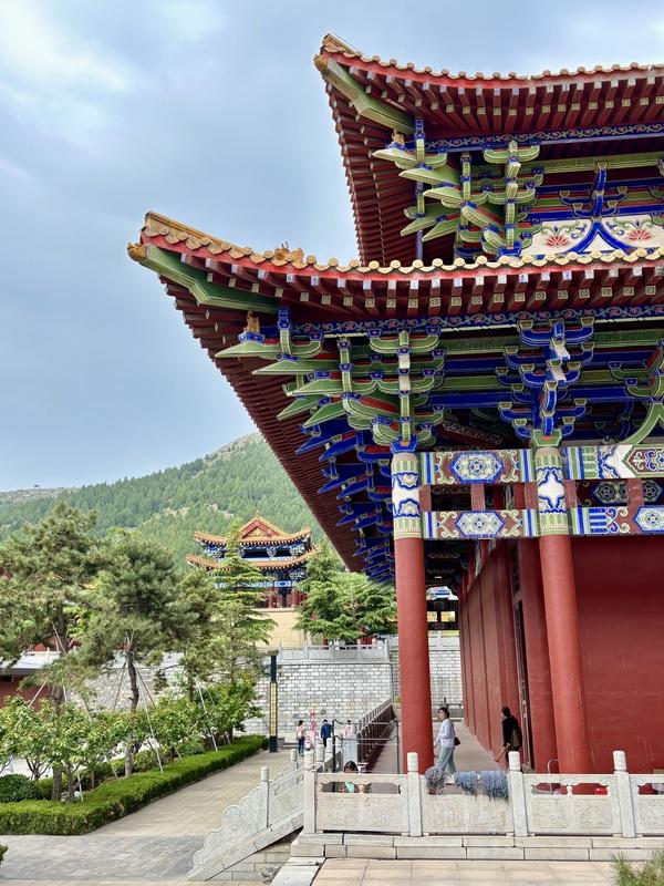 游览青州市知名景点龙兴寺