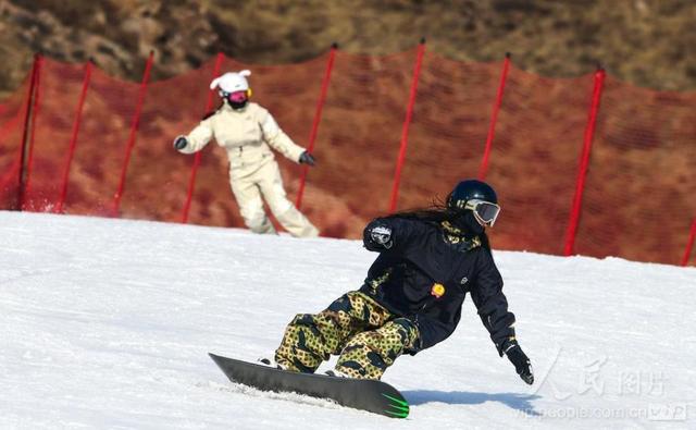 呼和浩特一日游：滑雪赏灯看冬捕