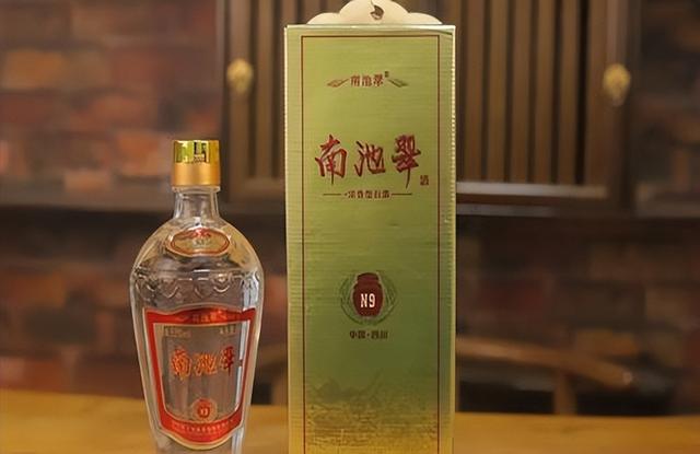 上海大爷在北京收废品，无意间发现8个茅台酒瓶，商家：40万回收