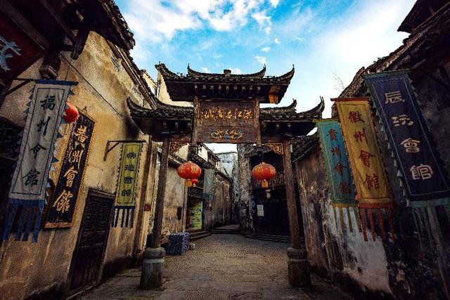 音乐为媒、古城作席，怀化市洪江区开启“超级大舞台”音浪盛宴