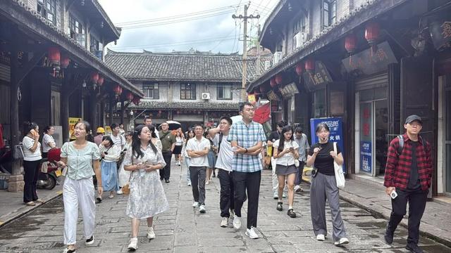【网络中国节·七夕】七夕解锁交友新方式！百名青年的浪漫邂逅……