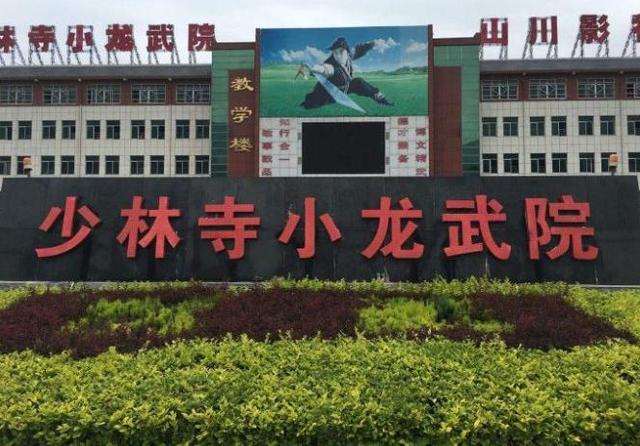 37岁无人问津的释小龙到底做错了啥