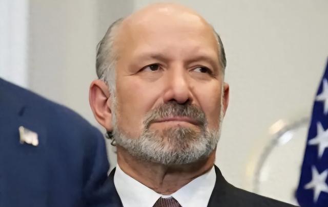 24小时内，特朗普对华态度大变！中美高层视频通话，关键时刻，北京迎来一位贵客，王毅一句话亮了