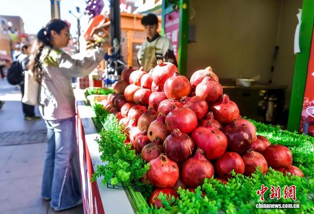 新疆秋季旅游持续火热