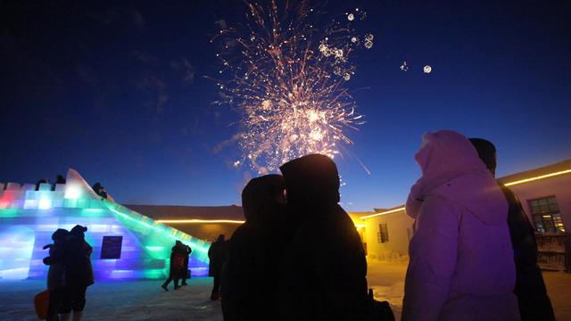 乌拉盖草原解锁冬季文旅新体验