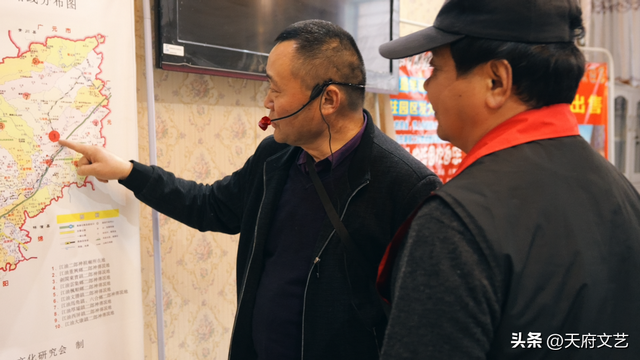 巴蜀艺术名家谢燕平考察二郎神故里文化研究专家组