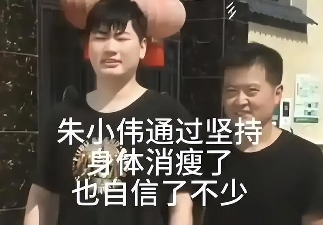 难怪陈亚男伤感	，再看大衣哥现儿媳，她跟人在处事上就差了两个字